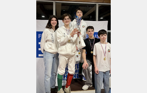 L'équipe M15 (Loucian Lancial, Ethan Broggini, Timothée Maes et Arthur Chevalerias) est championne Aura par équipe avec Noémie Reocreux en coach.