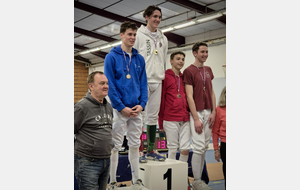 Théolan Vildrac sur la 1ere marche du podium - Caluire 2025
