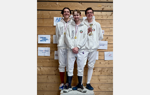 Les M17 sur la 1er Marche du podium : avec Théolan, Louis et Maël. Fête de l'épée - St Foy - 2025