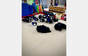 le matériel à la fin de l'atelier Escrime durant le stage de Gymdans de Francheville
