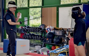 Guillaume Gillet en pleine explication. Atelier Escrime durant le stage de Gymdans de Francheville