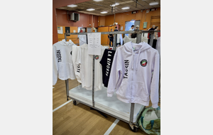 Nos nouveaux textiles : Sweats / Vestes / pantalons au couleurs du club.