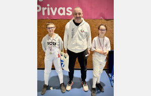 Nathan Margitay (6eme) - Guillaume Gillet (Coach) - Olivia Michel (3eme) - Privas 2025