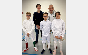Clément Roux, Ethan Broggini (Arbitre), Nathan Margitay et Océane Sorel (M11) et Guillaume Gillet - Caluire 2025.