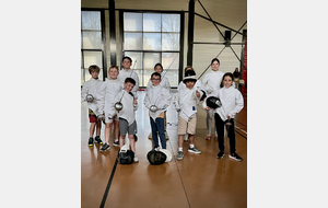 les enfants de l'AdF de Craponne découvrent l'escrime avec Guillaume sur une journée durant leurs stage multisport. - 2026