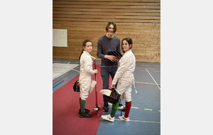 Océane Sorel et Olivia Michel  en équipe (M11)  avec Jonas de Bron à l'arbitrage - la Fête de l'épée - EOL - 2026