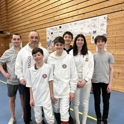 le groupe du Samedi :  Pour les Séniors : Antoine, Guillaume, Noémie, Arthur, Loucian et Ethan (En M13) 