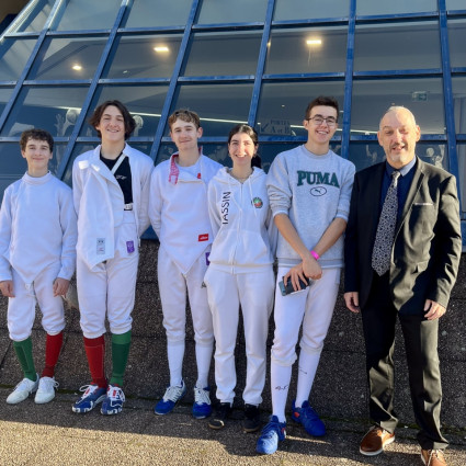Antoine, Marseille Théolan Vildrac, Louis Charmetant, Noémie Reocreux (Coach), Maël Bernard et Guillaume Gillet (Arbitre)