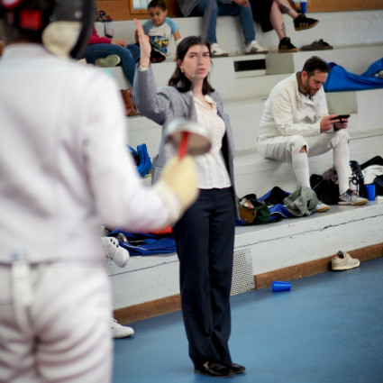 Noémie Reocreux en plein arbitrage - Fête de l'épée - St Foy - 2025