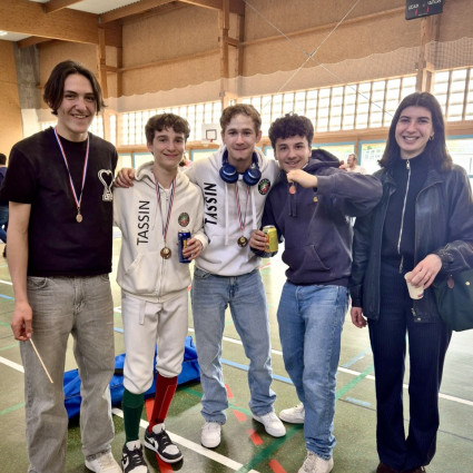 Théolan Vildrac, Antoine Marseille, Louis Charmetant, Mathieu Dufaur (2 équipes M17) et Noémie Reocreux (Arbitre) - Annonay 2025.