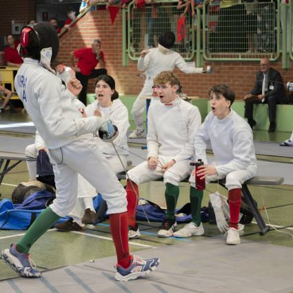 les  M17 : Théolan Vildrac, Antoine Marseille, Louis Charmetant , Maël Bernard et Noémie Reocreux (Coach / Capitaine) et Guillaume Gillet. - Chpts France M17 - Arras 2025 (Credit Photo : Gicquel G.)