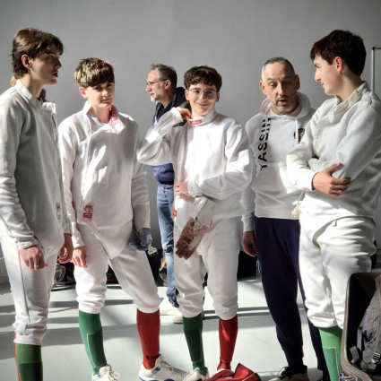 Théolan Vildrac, Loucian Lancian, Antoine Marseille , Guillaume Gillet (Coach) et Ethan Broggini - Laon 2026 - 1/2 finale Equipe Epée M17